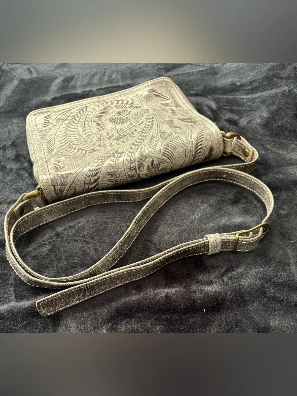 Leaders In Leather Gray Tooled Leather Crossbody Bag